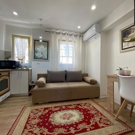 Central Welcoming Apartment In Tirana Eksteriør billede